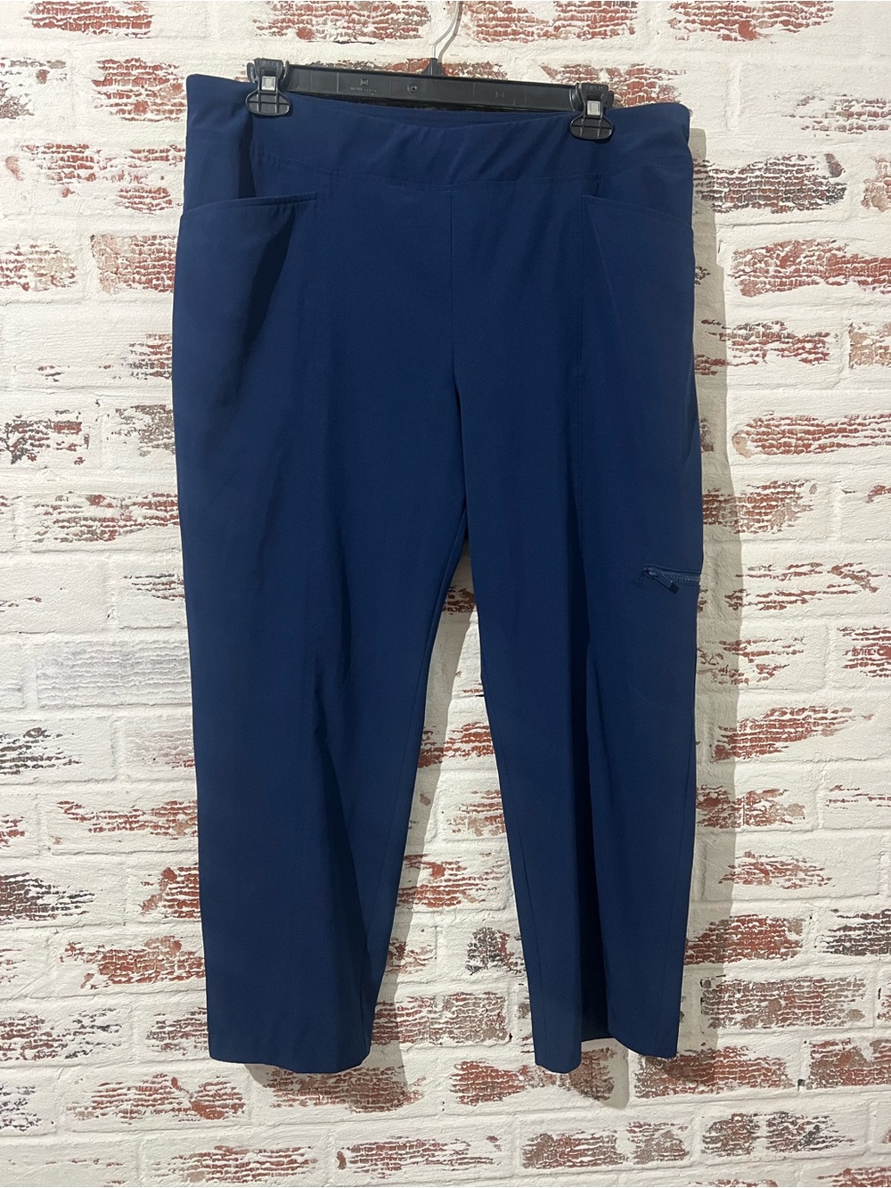 Chico's Zenergy Blue Cargo Pants Size Activewear Sz 2.5 (US 14R) Stretch